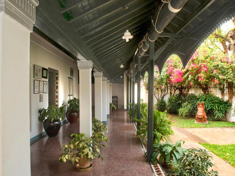 The Bangala Chettinad Hotel Karaikkudi Exterior photo